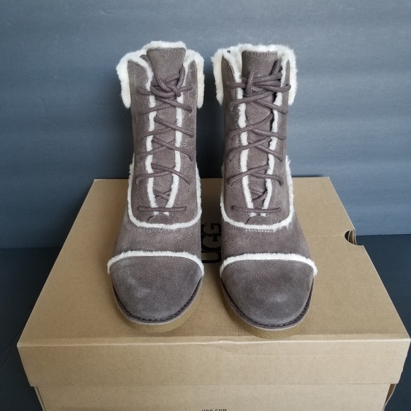 UGG Esterly Boot. - Picture 5 of 7